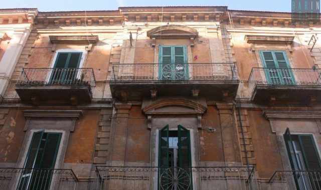 Bari, bellezza e abbandono: viaggio tra i palazzi di inizio secolo del rione Libert